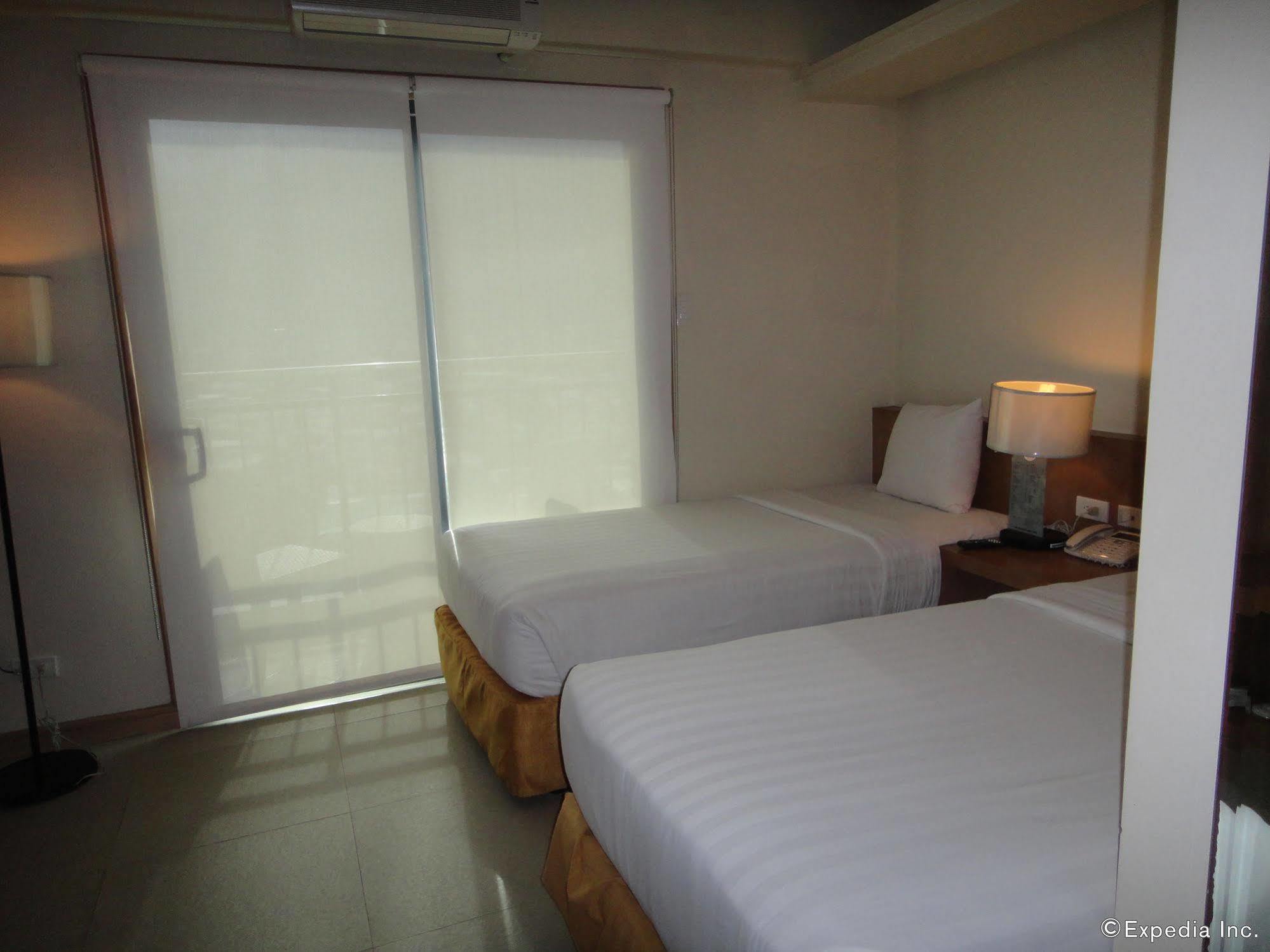 City Suites Ramos Tower Cebu Exterior photo